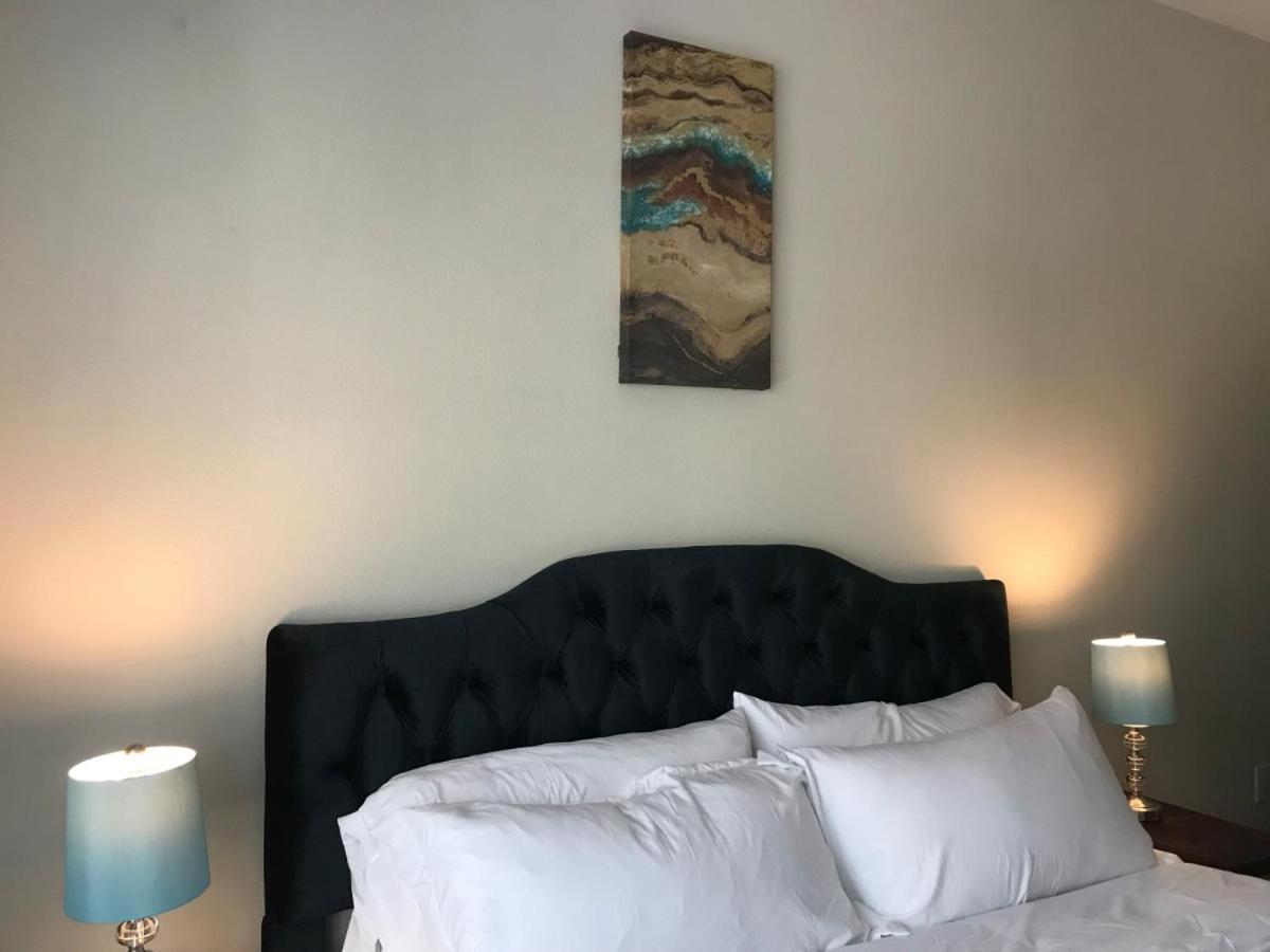 Spacious Furnished Resort Style Apartments トンボール 部屋 写真