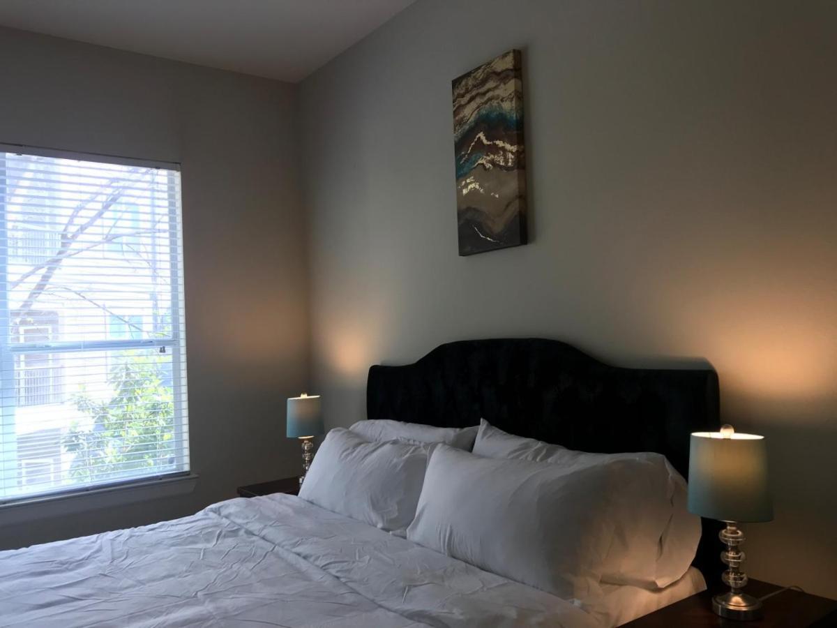 Spacious Furnished Resort Style Apartments トンボール 部屋 写真