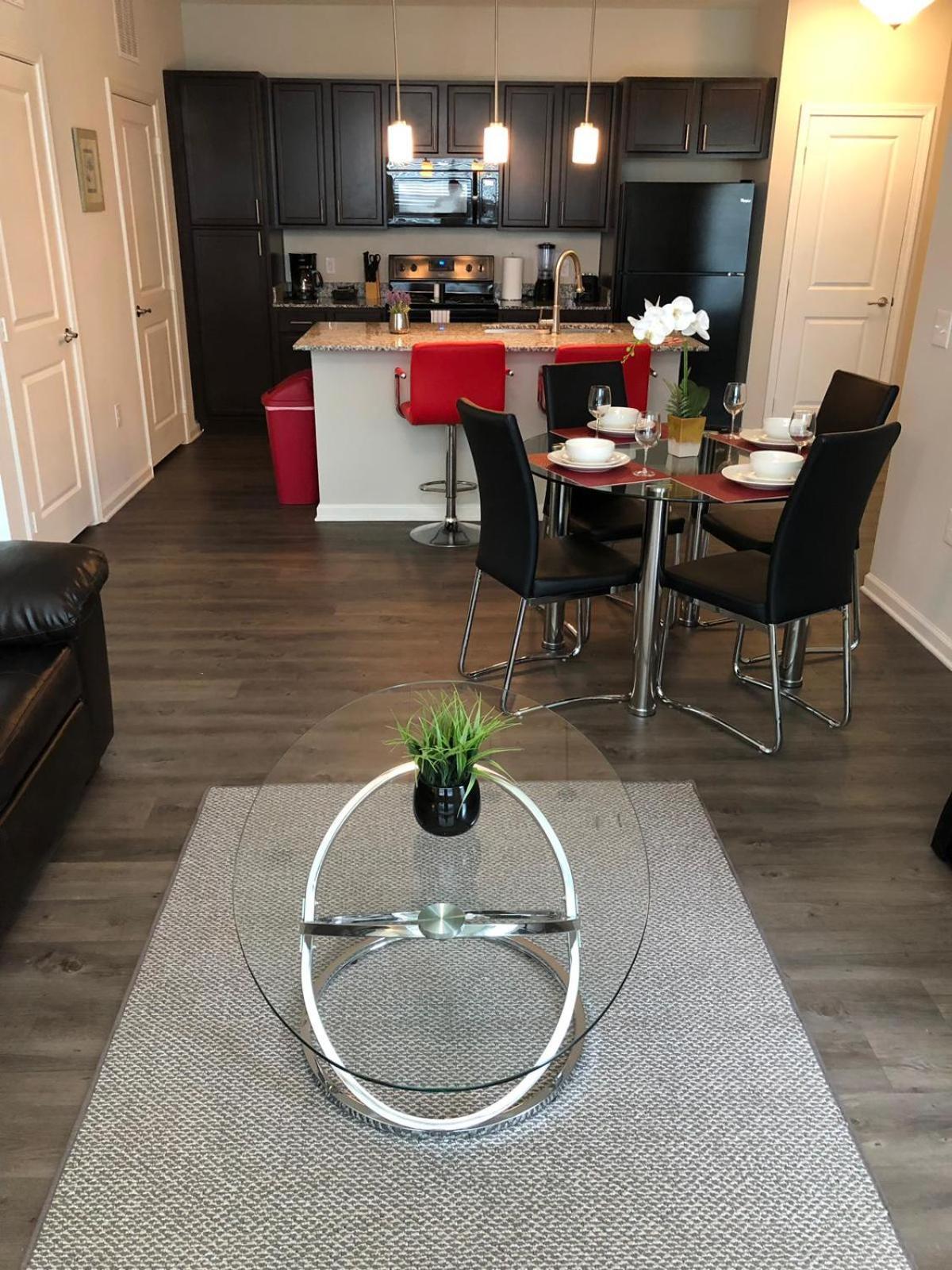 Spacious Furnished Resort Style Apartments トンボール 部屋 写真
