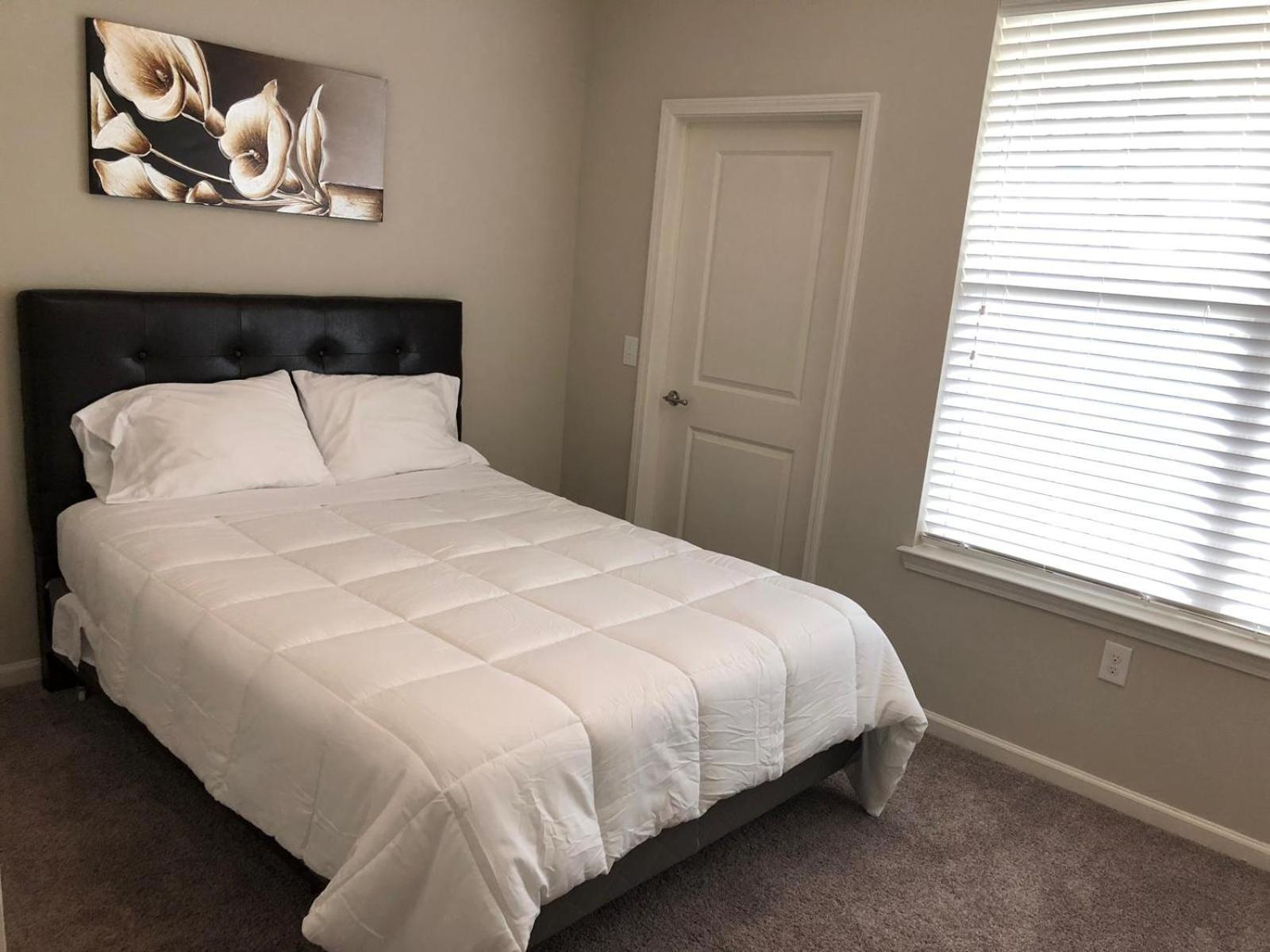 Spacious Furnished Resort Style Apartments トンボール 部屋 写真